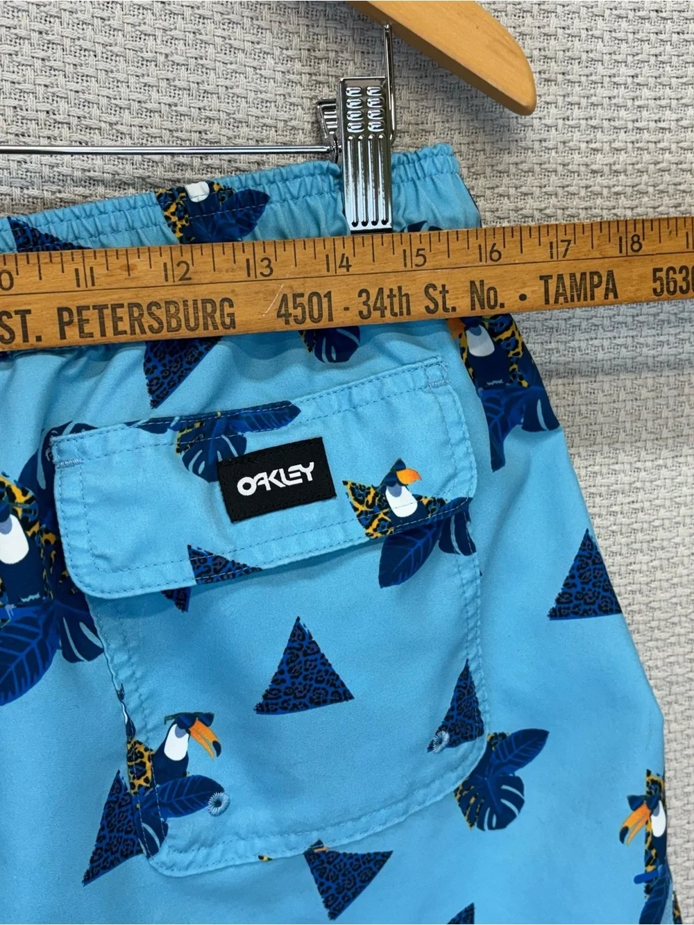 Oakley Men’s Toucan Tropics Beach Bathing Suit Shorts Large Blue Beach Fun EUC